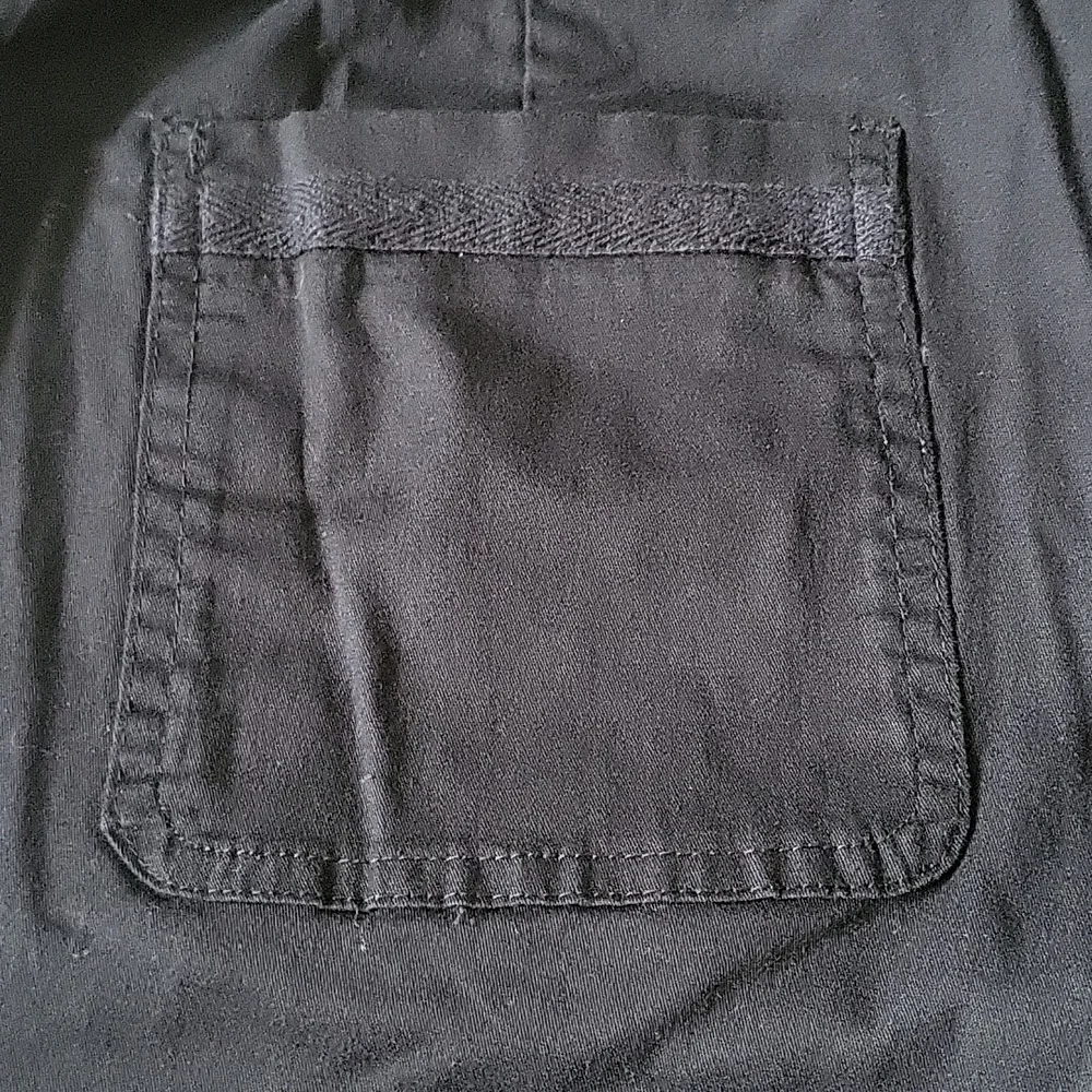Briggs black lightweight shorts with double button waist and 7.5